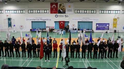 İnönü Üniversitesinde Badminton Müsabakaları Başladı