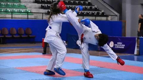 Denizli'de Karate Şampiyonası Heyecanı