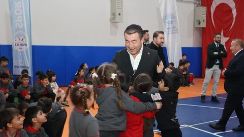 Başkan Metin Spor Etkinliğinde Öğrencilerle Bir Araya Geldi