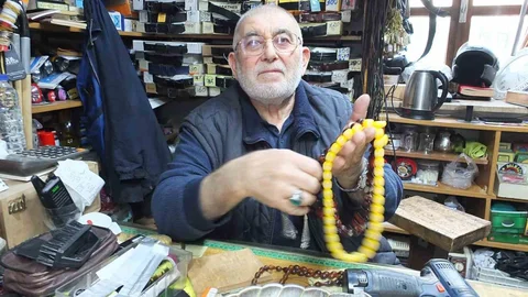 Balıkesir'de Tespih Dizerek Para Kazanan Adam