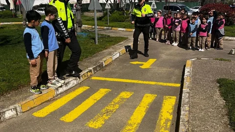 Miniklere Trafik Eğitimi Verildi
