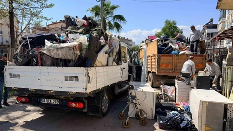 Kepez'de Çöp Tahliyesi Devam Ediyor
