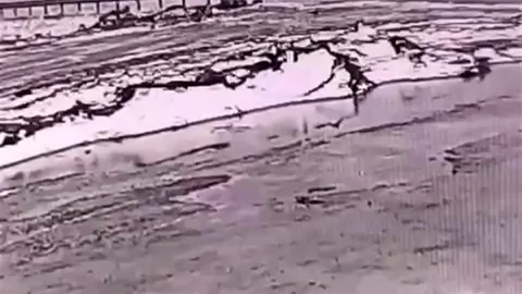 Tatvan'da Trafik Kazası: Sürücü Yaralandı