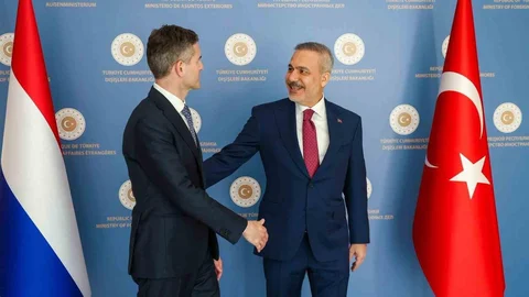 Bakan Fidan Hollanda ile Görüştü