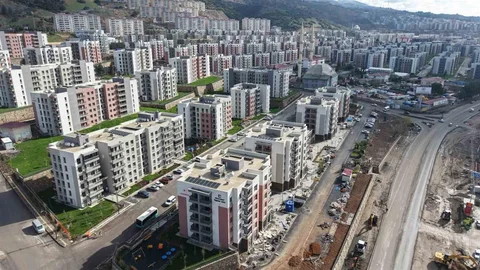 Kahramanmaraş’ta Depremzedeler Yuvalarına Taşınıyor