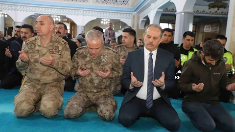 Hakkari’de Şehitler İçin Mevlit Programı Düzenlendi