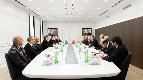 İçişleri Bakanı Çiftçi Bakü'de Görüştü