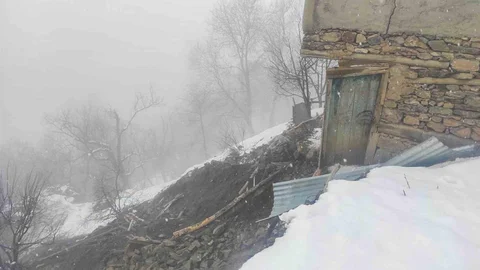 Çatak'ta Toprak Kayması Olayı