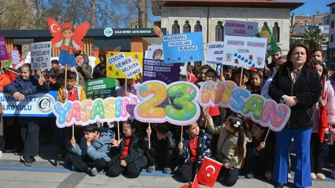 Sinop'ta Renkli Kortej Yürüyüşü