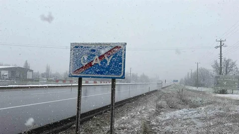 Afyonkarahisar'da Lapa Lapa Kar Yağışı