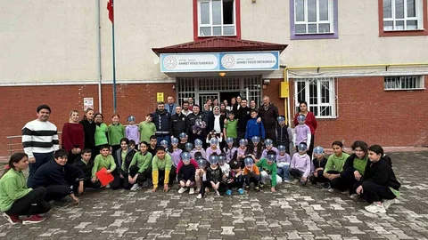 Artvin'de Polisler Sürpriz Kutlama Aldı