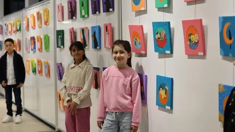 Kartepe'de Minik Ressamların Sergisi Açıldı