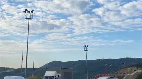 İzmir'de Otomobil İçinde Silahlı Saldırı