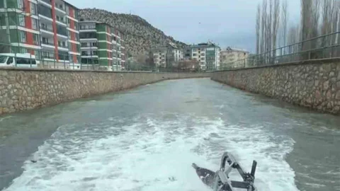 Konya'da Traktörle Su Üstünde Gezi