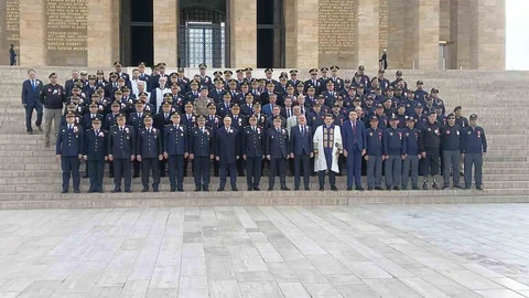 Emniyet Teşkilatı Anıtkabir’i Ziyaret Etti