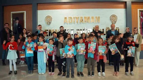 Adıyaman'da Öğrencilerden Polis Haftası Sürprizi