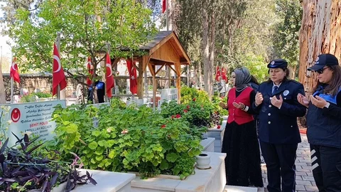 Adana'da Şehit Kızı Polisler Anma Töreni Düzenledi