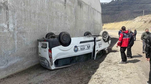 Malatya'da Hafif Ticari Araç Devrildi