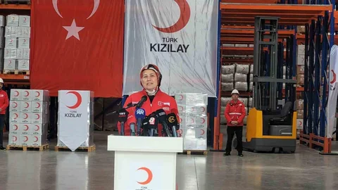 Kızılay, İran'a 48 Ton Yardım Gönderdi