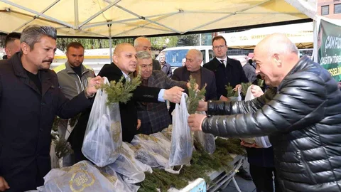 Kırıkkale'de Ücretsiz Fidan Dağıtımı Yoğun İlgi Gördü