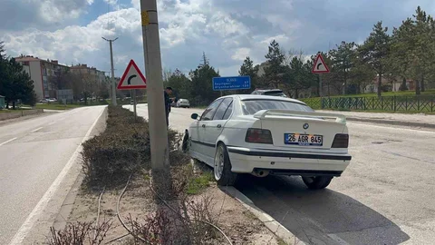 Kontrolden Çıkan Araç Refüje Çıktı