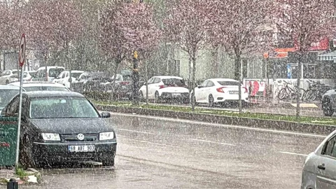 Aksaray'da Nisan Ayında Kar Yağışı Gerçekleşti