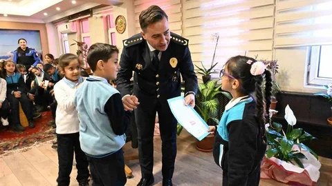 Ağrı'da Öğrenciler Emniyet Müdürlüğünü Ziyaret Etti