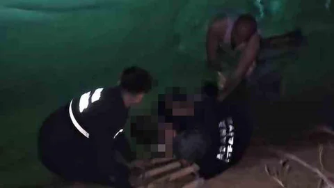Adana'da Otomobil Sulama Kanalına Düştü