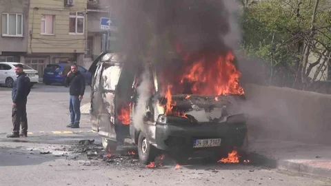 Ataşehir'de Minibüs Yangını