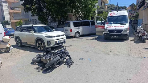 Motosiklet Otomobile Çarptı, 1 Yaralı