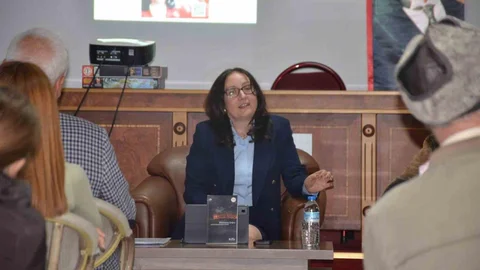 Hülya Başarangil Demir Bilecik'te Okuyucuyla Buluştu