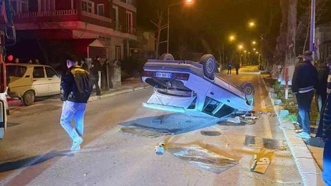 Balıkesir'de Takla Atan Araçta İki Yaralı
