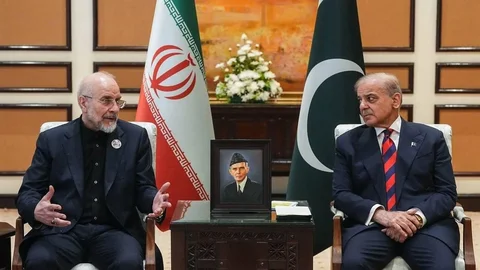 İran Heyeti Pakistan'la Görüştü