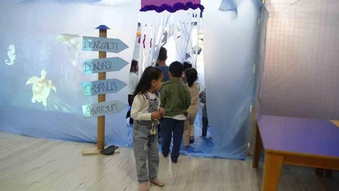 Sınıf Okyanus Temasıyla Renklendi