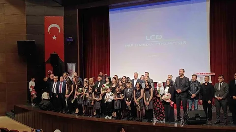 Elazığ'da Öğrenci Korosu Beğeni Topladı