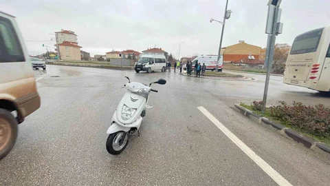 Karaman'da Motosiklet ve Minibüs Çarpıştı