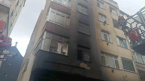 Gaziosmanpaşa’da Hurdacıda Yangın Çıktı