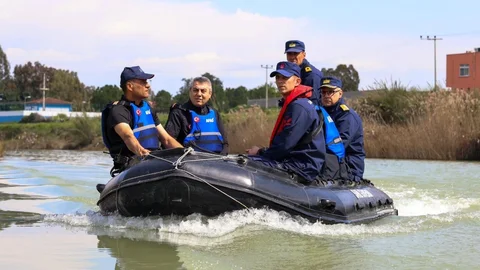 Vali Toros, Tarsus'ta Arama Kurtarma Çalışmalarına Katıldı