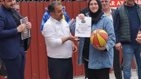 Kemeraltı'nda Basketbol Etkinliği Düzenlendi