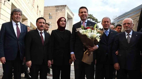 Bakan Bayraktar Kayseri'de Vali Çiçek'i Ziyaret Etti