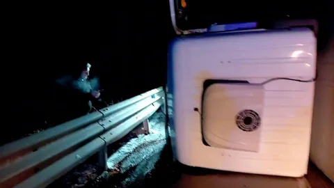 Erzurum'da Tır Devrildi, Yol Kapatıldı