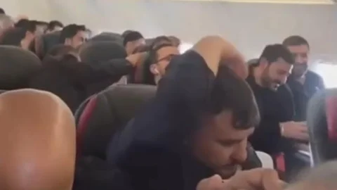 İstanbul-Van Uçağı Zorlu Hava Şartlarında İndi