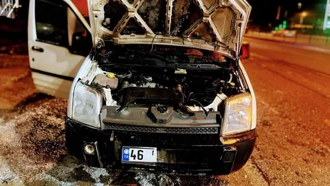 Kahramanmaraş'ta İki Araç Yangını Söndürüldü