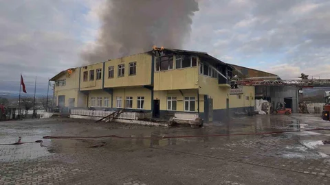 Kastamonu'da Fabrika Yangını Kontrol Altına Alındı