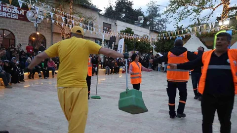 Adana'da Temizlik Görevlileri Eğlendi