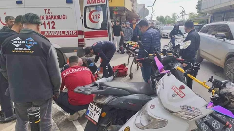 Antalya'da Motosiklet ve Hafif Ticari Araç Çarpıştı