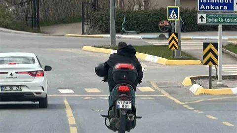 Hayat Kurtaran Kaskı Koluna Geçirdi