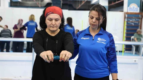 Antalya'da Parkinson Hastaları İçin Eğitim Programı