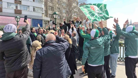 Bursaspor Taraftarları Eskişehir'de Coşkuya Doydu
