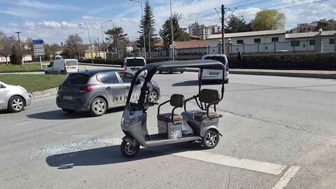 Ters Yöne Giren Elektrikli Araç Kazası Eskişehir'de Yaşandı